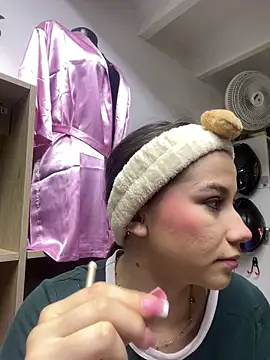 MiaWhiteBunny online show from April 16, 2026, 9:39 pm