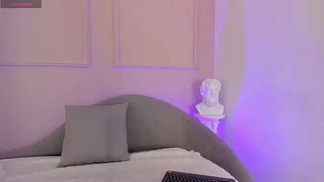 cleo johnson online show from November 23, 2025, 8:41 pm