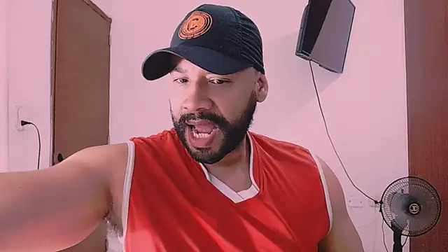 Snapshot of musclehetero chatting on January 19, 2026, 8:18 am musclehetero online show from January 19, 2026, 8:18 am