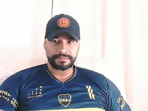 Snapshot of musclehetero chatting on February 14, 2026, 5:26 am musclehetero online show from February 14, 2026, 5:26 am