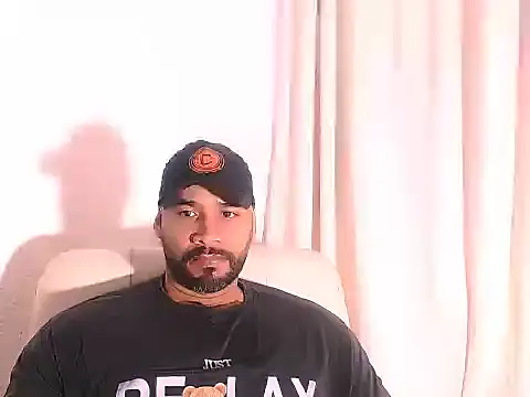 Snapshot of musclehetero chatting on February 20, 2026, 8:16 am musclehetero online show from February 20, 2026, 8:16 am