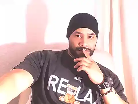 Snapshot of musclehetero chatting on February 24, 2026, 9:13 pm musclehetero online show from February 24, 2026, 9:13 pm