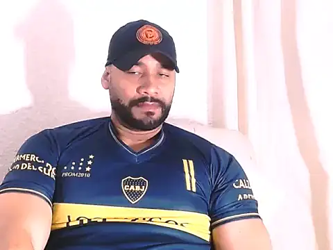 Snapshot of musclehetero chatting on February 25, 2026, 12:37 pm musclehetero online show from February 25, 2026, 12:37 pm