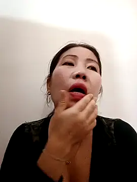 Snapshot of Reema_143 chatting on December 17, 2025, 5:02 am Reema 143 online show from December 17, 2025, 5:02 am