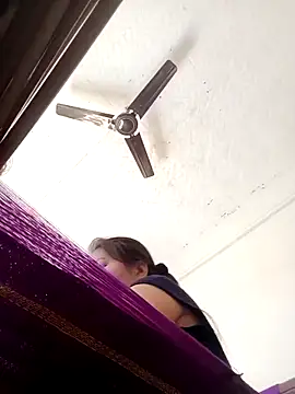 Snapshot of Reema_143 chatting on February 10, 2026, 6:28 am Reema 143 online show from February 10, 2026, 6:28 am