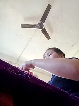 Snapshot of Reema_143 chatting on February 11, 2026, 7:35 am Reema 143 online show from February 11, 2026, 7:35 am