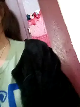 Snapshot of Reema_143 chatting on February 21, 2026, 4:13 am Reema 143 online show from February 21, 2026, 4:13 am