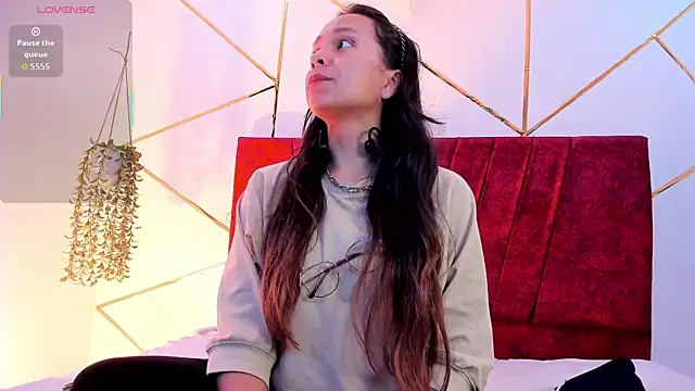 Julieta Lein  online show from January 13, 2026, 8:47 pm