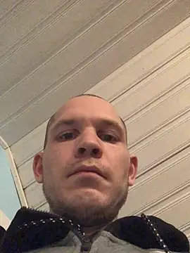 Spielzeugtwink online show from February 12, 2026, 6:03 pm