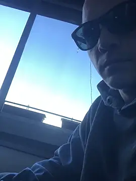 Spielzeugtwink online show from April 23, 2026, 4:31 pm