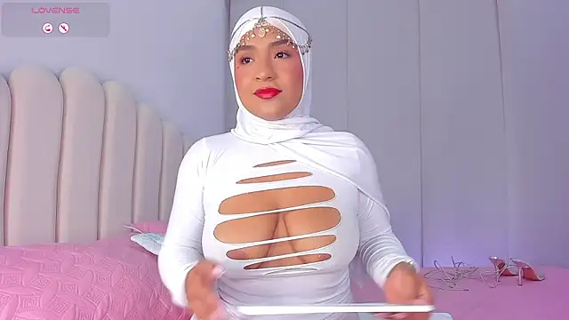 Amira-Zahra online show from June 15, 2026, 10:12 pm