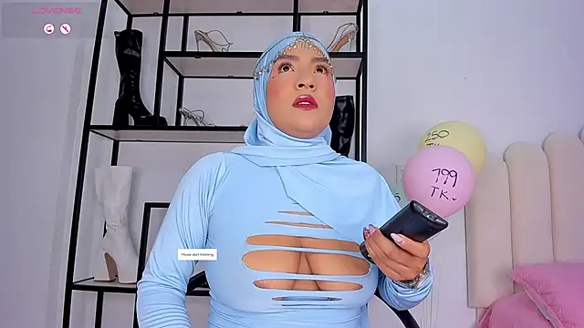 Amira-Zahra online show from June 30, 2026, 10:33 pm
