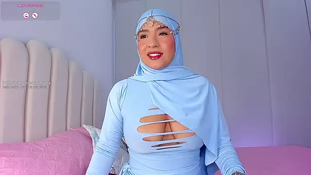 Amira-Zahra online show from July 14, 2026, 10:04 pm