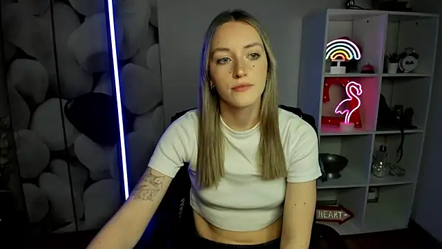 EvelynBlond online show from December 18, 2025, 1:39 pm