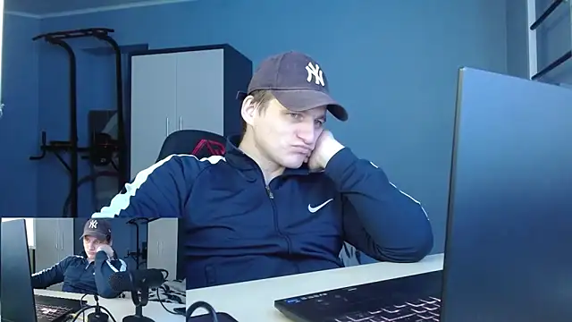 Snapshot of Poliglotjoe1 chatting on February 3, 2026, 10:31 am Poliglotjoe1 online show from February 3, 2026, 10:31 am