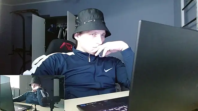 Snapshot of Poliglotjoe1 chatting on February 5, 2026, 7:40 pm Poliglotjoe1 online show from February 5, 2026, 7:40 pm