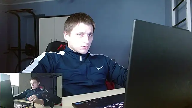 Snapshot of Poliglotjoe1 chatting on February 8, 2026, 11:30 pm Poliglotjoe1 online show from February 8, 2026, 11:30 pm