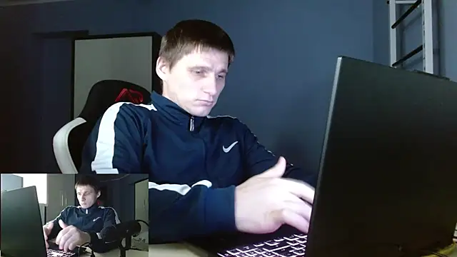 Snapshot of Poliglotjoe1 chatting on February 13, 2026, 9:33 pm Poliglotjoe1 online show from February 13, 2026, 9:33 pm