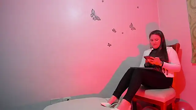 tiffanystorms- online show from November 30, 2025, 3:54 am