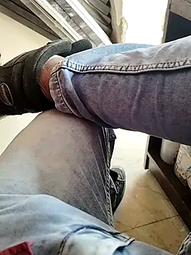 Snapshot of Roy___121 chatting on February 1, 2026, 5:28 am Roy 121 online show from February 1, 2026, 5:28 am