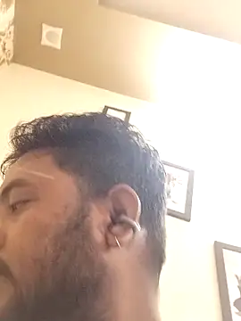 Snapshot of Roy___121 chatting on February 18, 2026, 6:20 am Roy 121 online show from February 18, 2026, 6:20 am