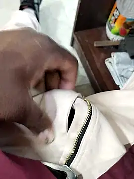 Snapshot of Roy___121 chatting on February 26, 2026, 12:59 pm Roy 121 online show from February 26, 2026, 12:59 pm