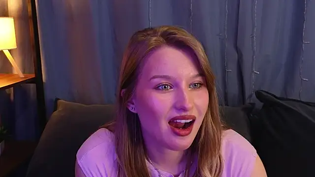 ImiMonroe online show from April 22, 2026, 4:59 am