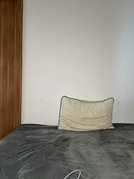 Herminoyouu online show from April 15, 2026, 7:15 am