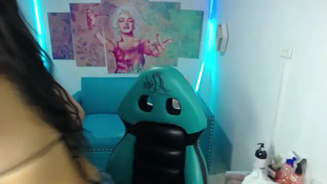 Snapshot of emmily_m1_ chatting on November 29, 2025, 4:04 am emmily m1 online show from November 29, 2025, 4:04 am