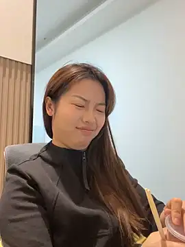 GYYoo online show from November 27, 2025, 5:31 am