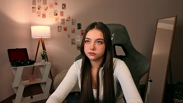 Snapshot of Vexorine chatting on November 21, 2025, 8:18 pm Vexorine online show from November 21, 2025, 8:18 pm