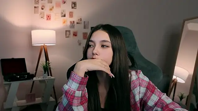 Snapshot of Vexorine chatting on December 4, 2025, 7:22 pm Vexorine online show from December 4, 2025, 7:22 pm