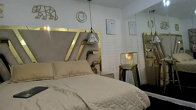 molly madisson  online show from January 7, 2026, 12:40 pm