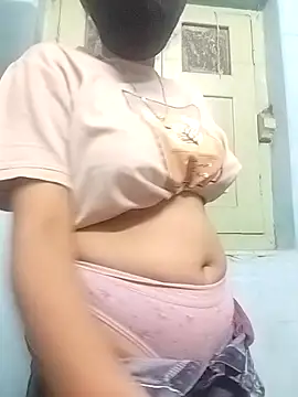 Snapshot of Miss_tinaaa chatting on December 4, 2025, 12:14 pm Miss tinaaa online show from December 4, 2025, 12:14 pm