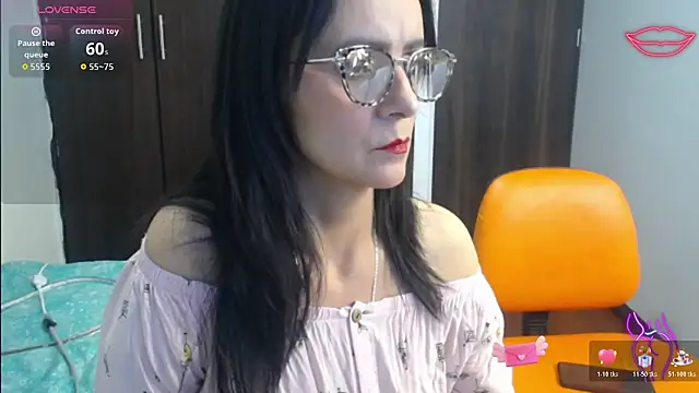 Juliana  lx online show from November 25, 2025, 1:11 pm