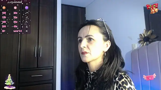 Juliana  lx online show from December 22, 2025, 2:03 pm