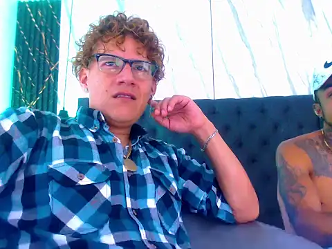 Hot Latino x online show from December 1, 2025, 7:41 pm