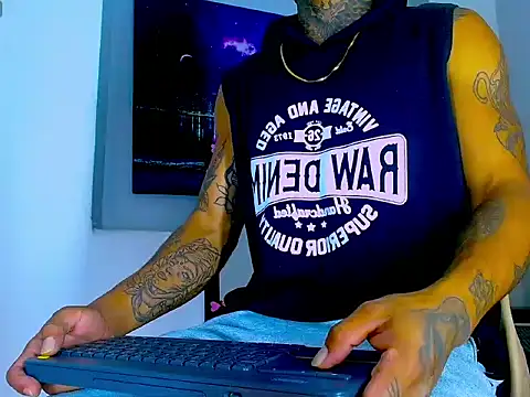 Hot Latino x online show from February 24, 2026, 12:47 pm