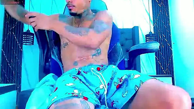 Hot Latino x online show from March 3, 2026, 12:33 pm