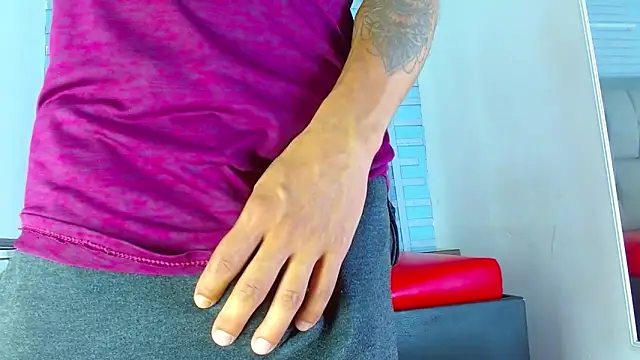 Hot Latino x online show from March 14, 2026, 12:43 pm