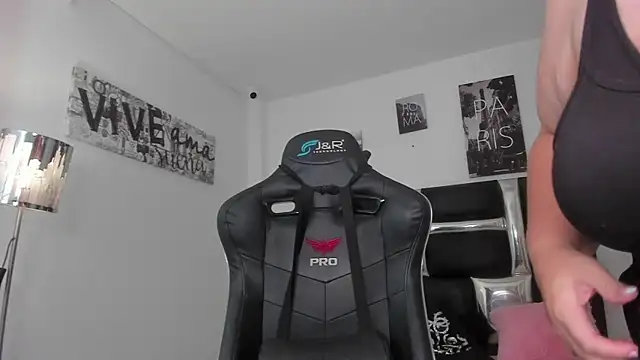 Snapshot of Sophiie_Rouse_ chatting on November 27, 2025, 6:54 pm Sophiie Rouse online show from November 27, 2025, 6:54 pm