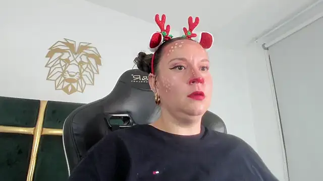 Snapshot of Sophiie_Rouse_ chatting on December 2, 2025, 2:28 am Sophiie Rouse online show from December 2, 2025, 2:28 am