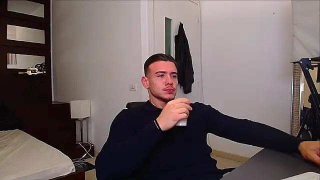 ElijahThorne online show from November 24, 2025, 5:29 am