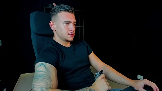 ElijahThorne online show from April 3, 2026, 6:44 am