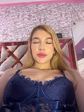 Snapshot of valeryfox__ chatting on November 28, 2025, 11:57 am valeryfox online show from November 28, 2025, 11:57 am