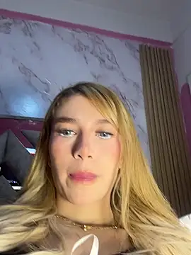 valeryfox   online show from December 4, 2025, 11:02 pm