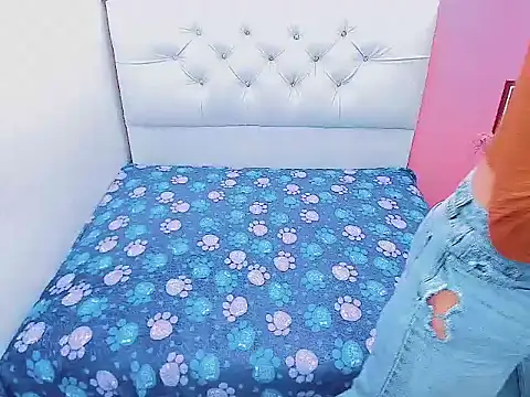 xwetdreamsx online show from April 7, 2026, 8:20 pm