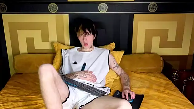 Snapshot of TRAVIS_CLAS chatting on November 23, 2025, 8:19 pm TRAVIS CLAS online show from November 23, 2025, 8:19 pm