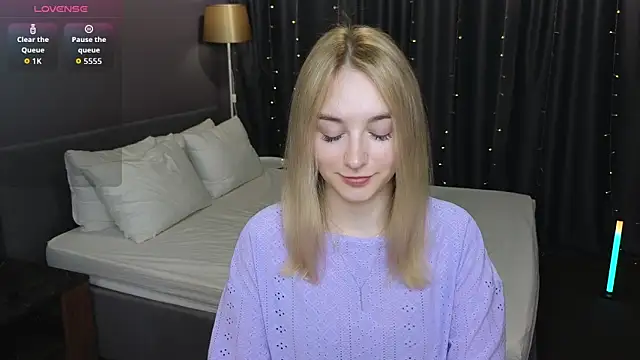 Snapshot of Shy_Polly chatting on May 8, 2026, 12:38 am Shy Polly online show from May 8, 2026, 12:38 am