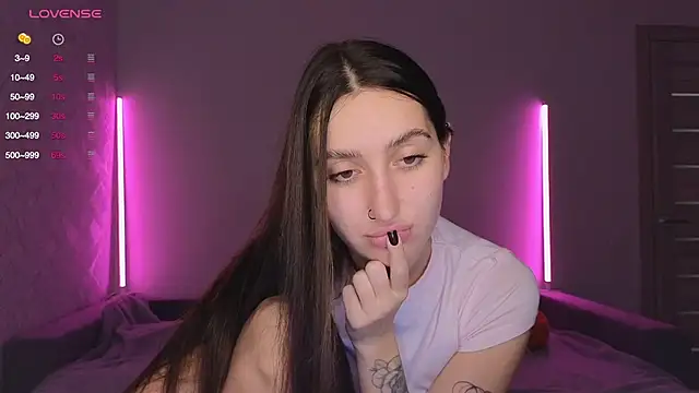 KikkyMi online show from November 21, 2025, 8:29 pm